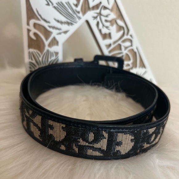 🎉PRICE DROP!!🎉 Authentic Christian Dior vintage belt - Picture 3 of 13